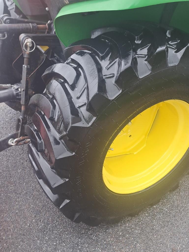 2019 John Deere 3032E Tractor*