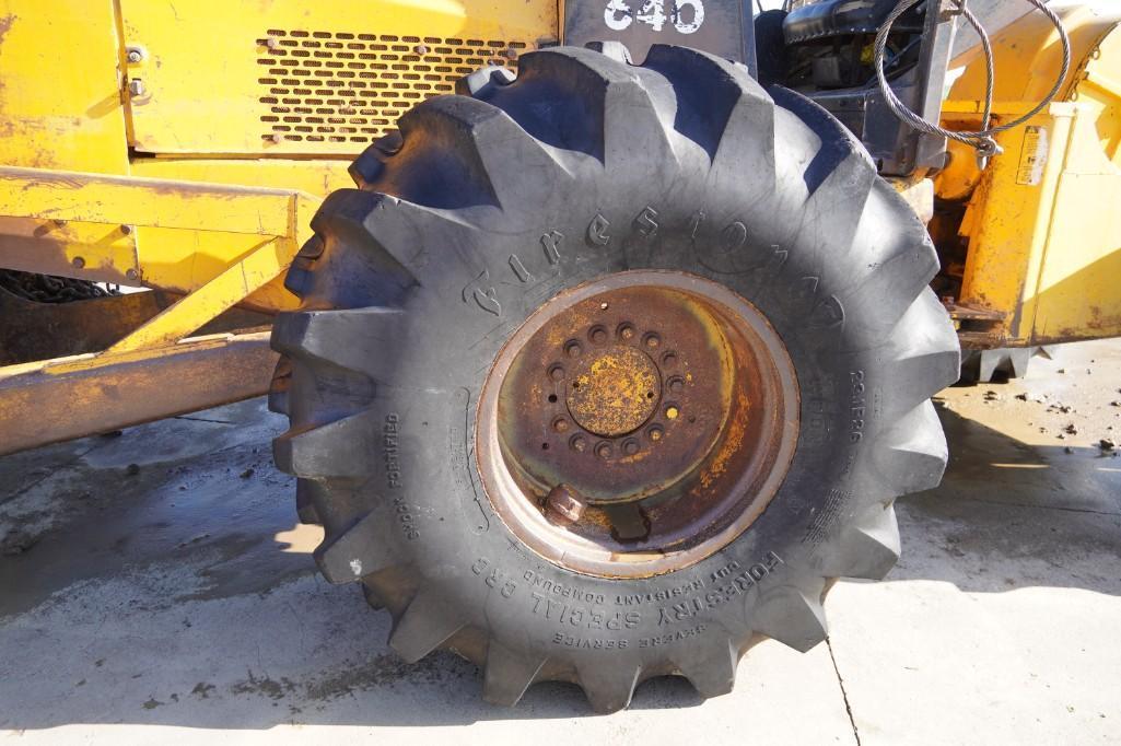 John Deere 640 Skidder