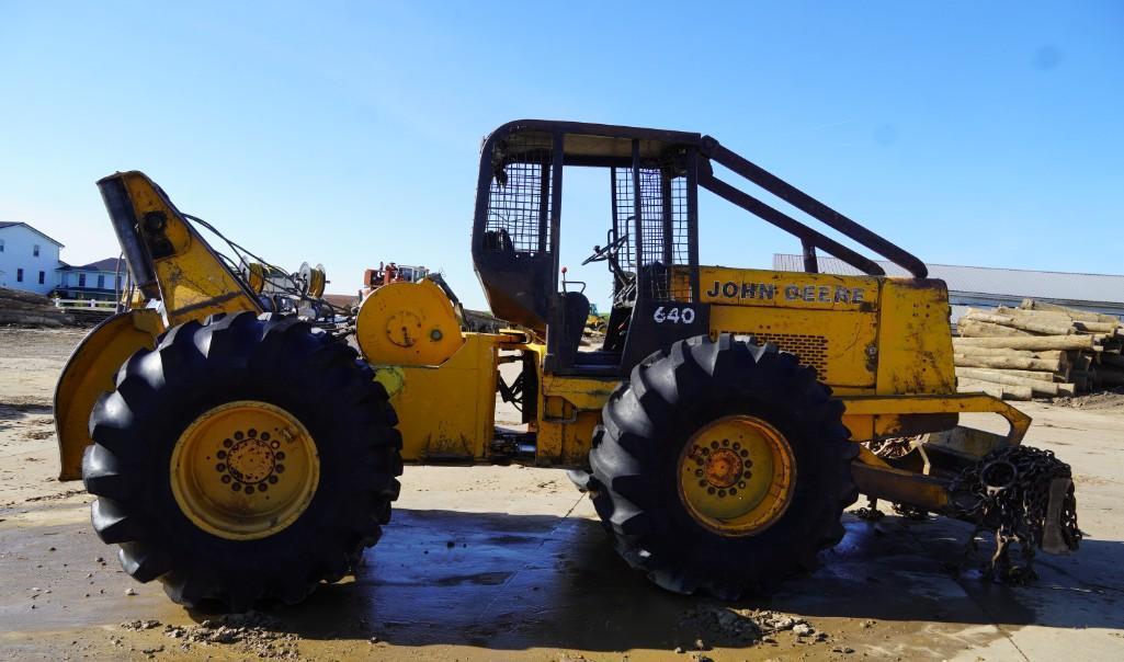 John Deere 640 Skidder