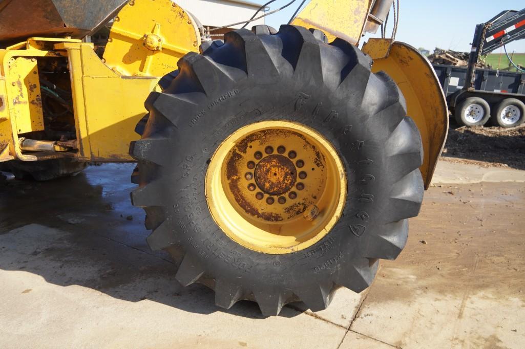 John Deere 640 Skidder