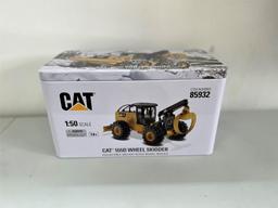 CAT 555D Wheel Skidder 1:50 Scale Replica - Die Cast Metal