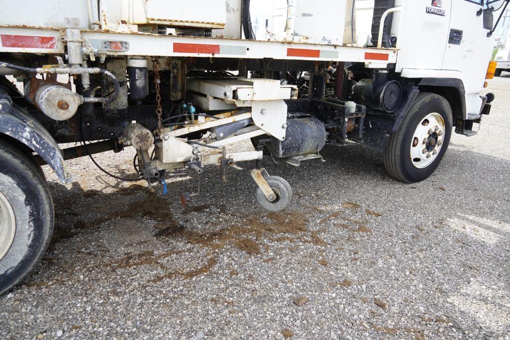 1990 GMC W6000 Line Painting Truck