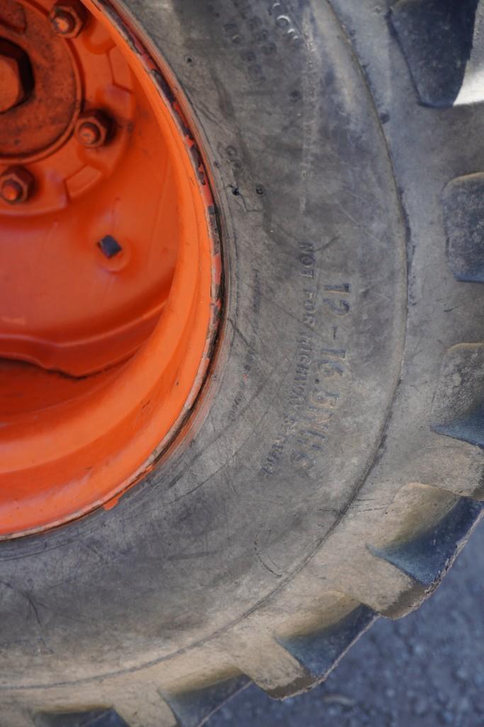 Kubota B2400HSD Tractor