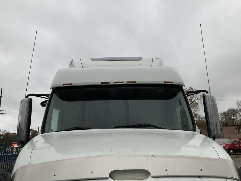 2007 Volvo VNL Truck with Sleeper Cab