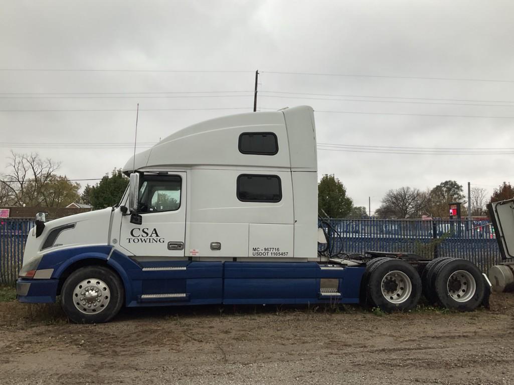 2007 Volvo VNL Truck with Sleeper Cab