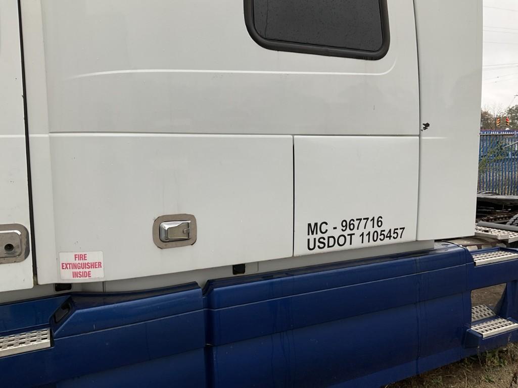 2007 Volvo VNL Truck with Sleeper Cab