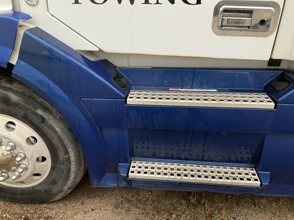 2007 Volvo VNL Truck with Sleeper Cab