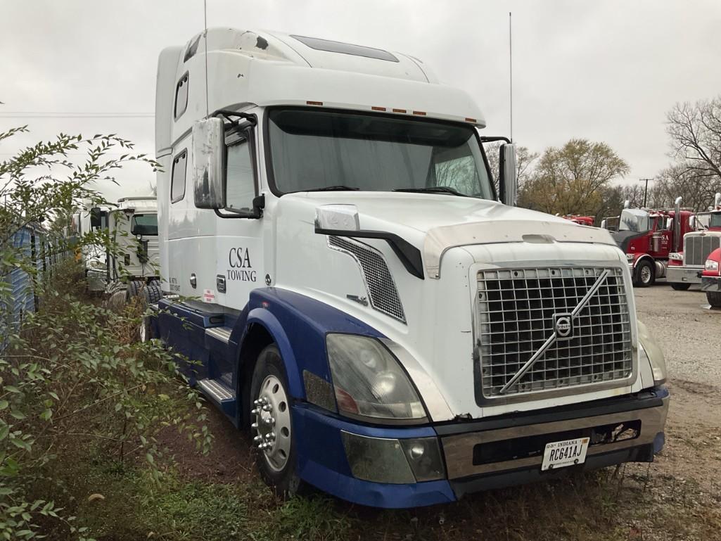 2007 Volvo VNL Truck with Sleeper Cab