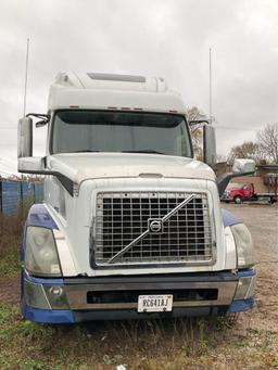 2007 Volvo VNL Truck with Sleeper Cab