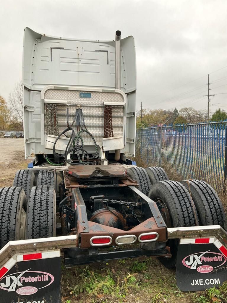 2007 Volvo VNL Truck with Sleeper Cab