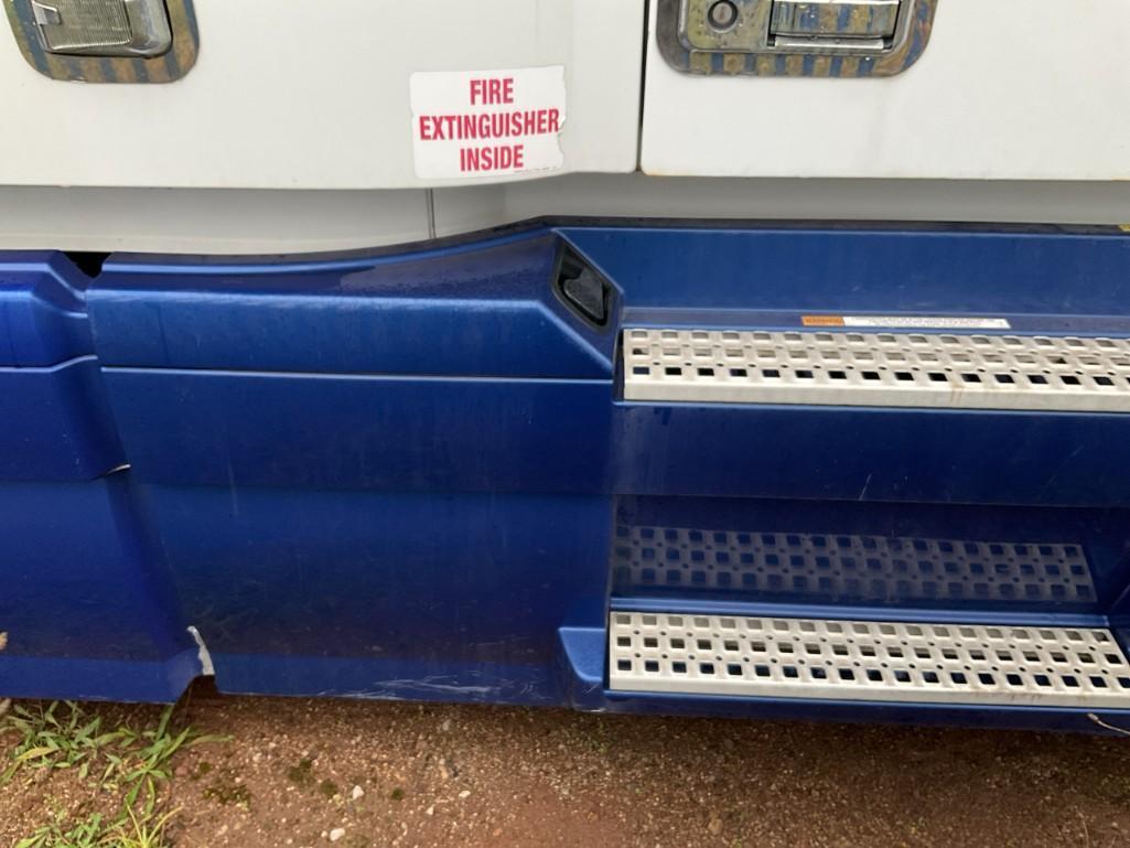 2007 Volvo VNL Truck with Sleeper Cab