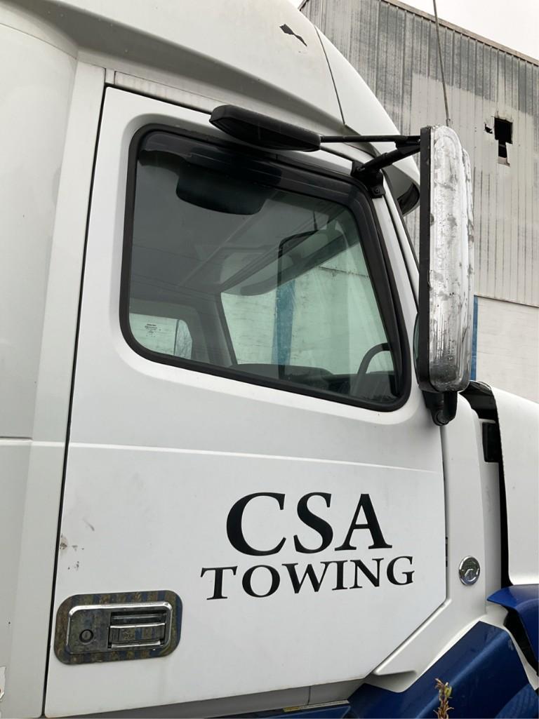 2007 Volvo VNL Truck with Sleeper Cab