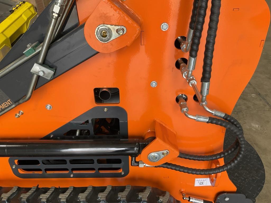 New Land Hero LDH-T460 Mini Track Skid Steer Loader