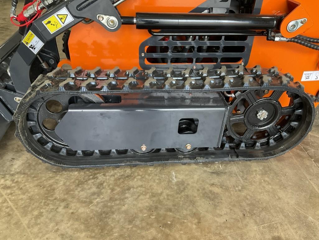 New Land Hero LDH-T460 Mini Track Skid Steer Loader