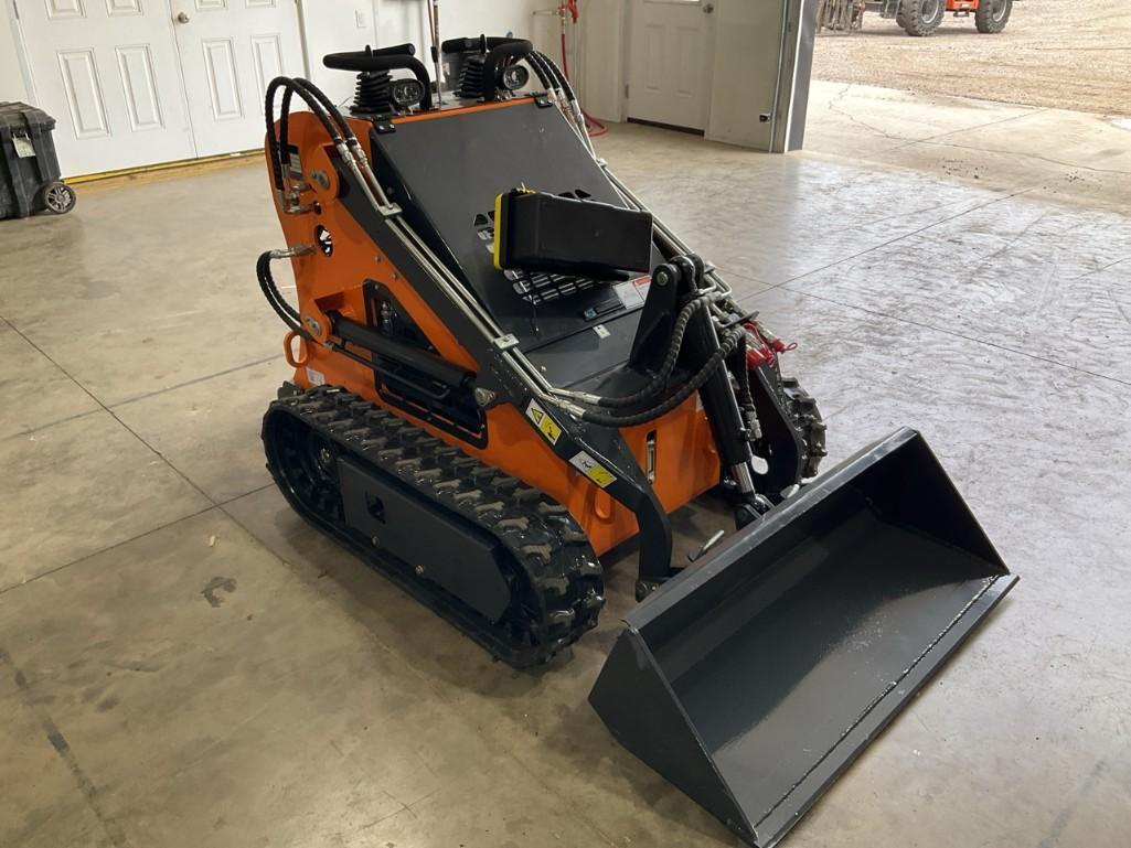 New Land Hero LDH-T460 Mini Track Skid Steer Loader
