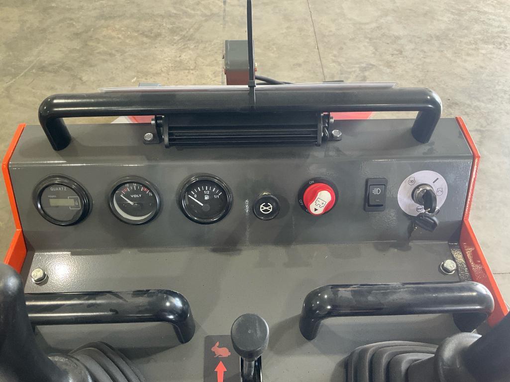 Hurricane HRC 700 Mini Skid Steer Loader