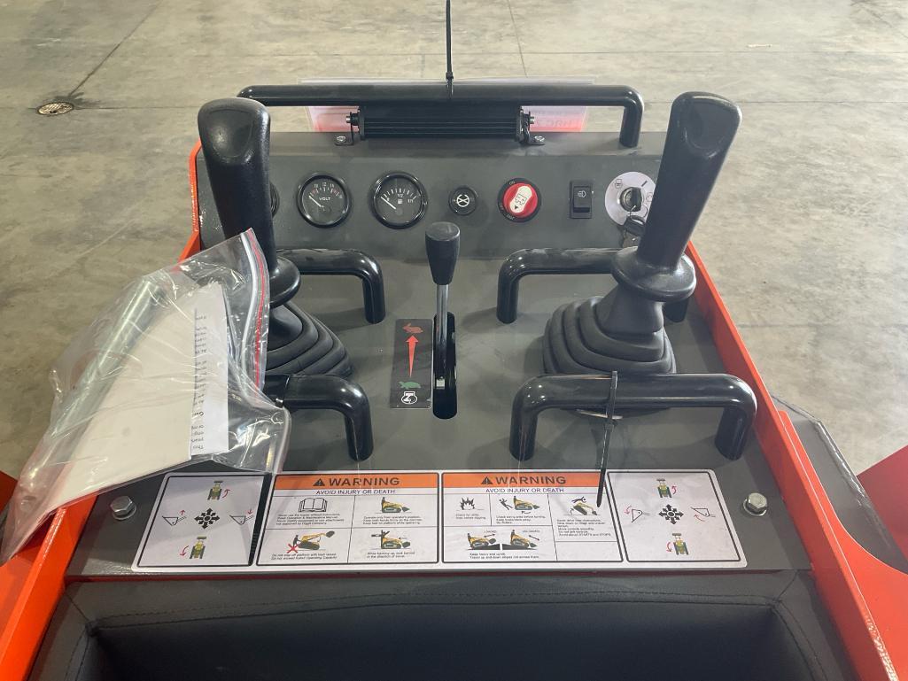 Hurricane HRC 700 Mini Skid Steer Loader