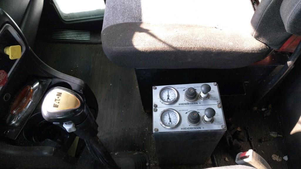 2007 Kenworth T800 Tri Axle Log Truck