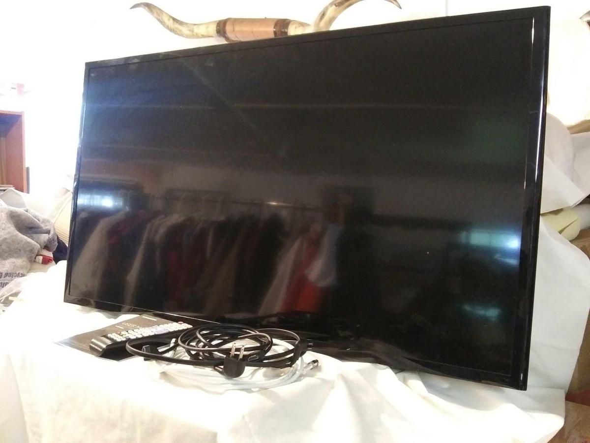 Samsung UN40M5300AF 5 Series - 40" Class (39.5" viewable) LED TV