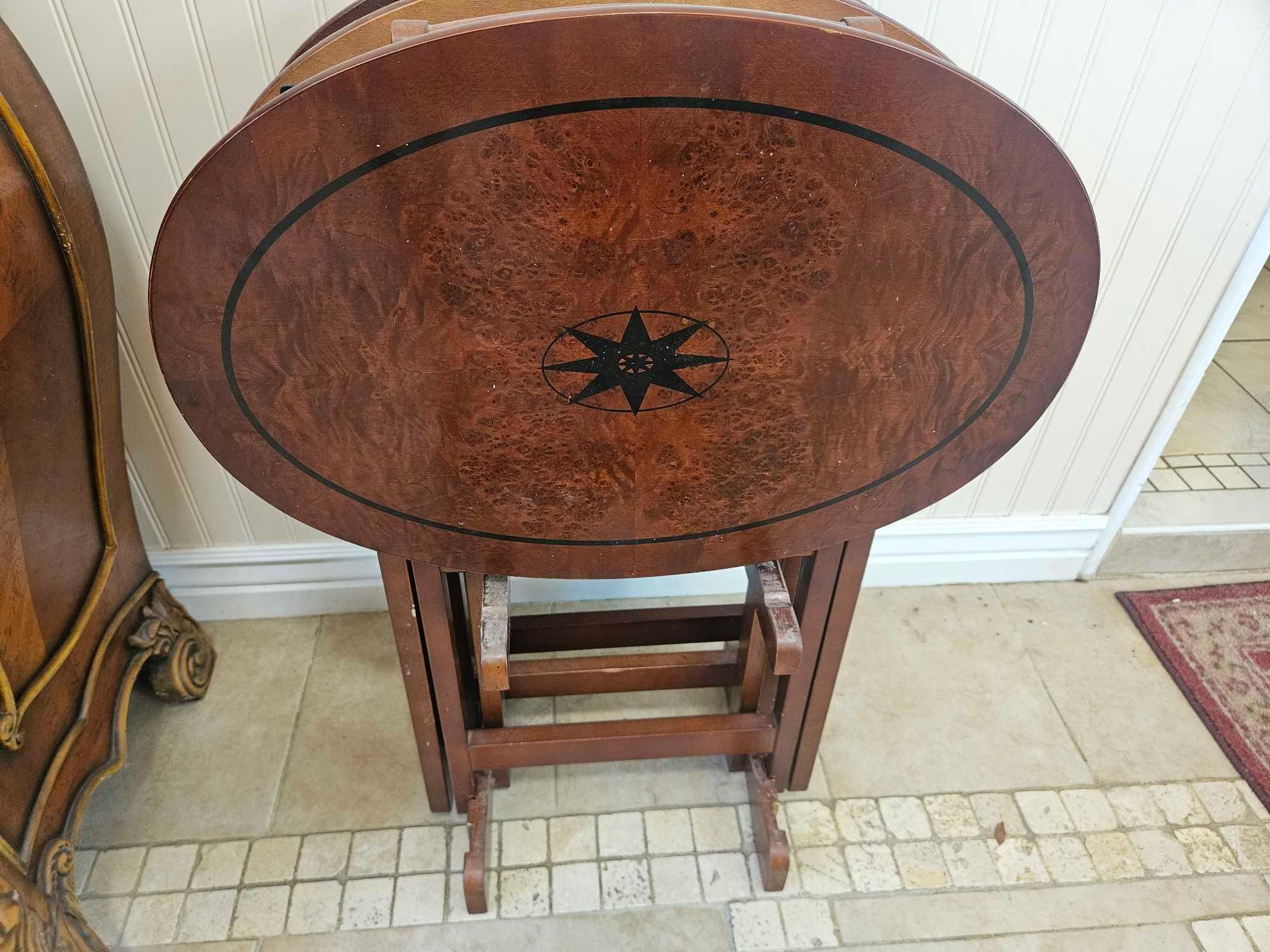 BOMBAY CO. SET OF 4 OVAL TV TRAY TABLES WITH STAND