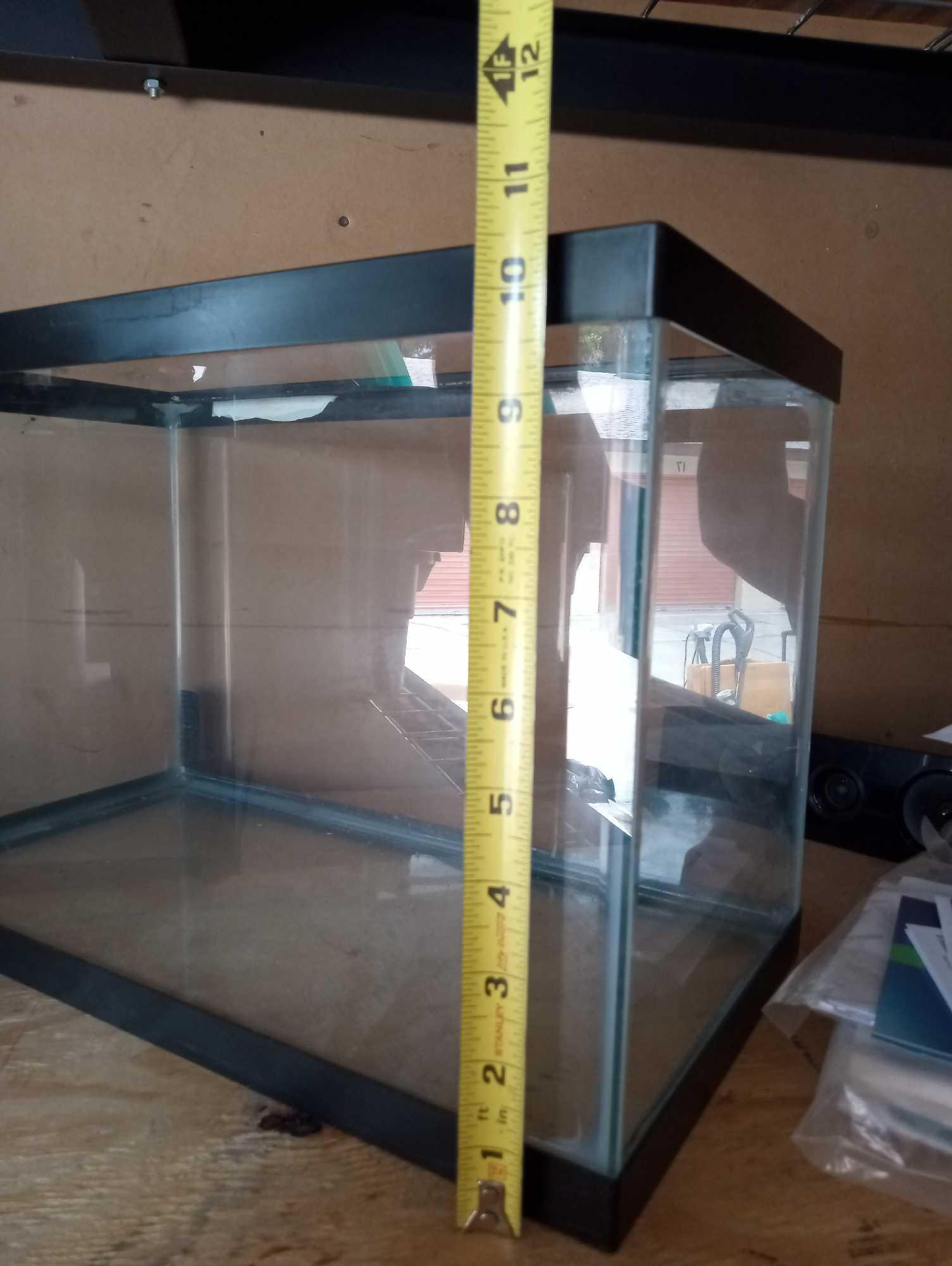 16" X 10.5" X 8.5' SMALL GLASS AQUARIUM
