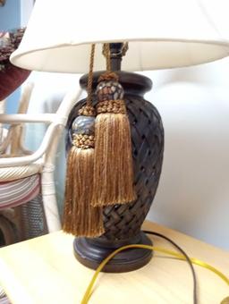 DARK THATCHED RESIN LAMP WITH TASSELS