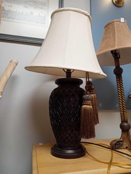 DARK THATCHED RESIN LAMP WITH TASSELS