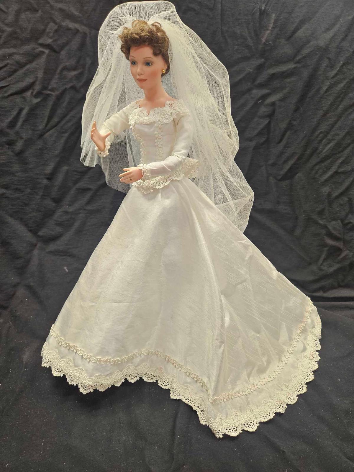 VINTAGE ASHTON DRAKE PORCELAIN BRIDE DOLL COLLECTABLE