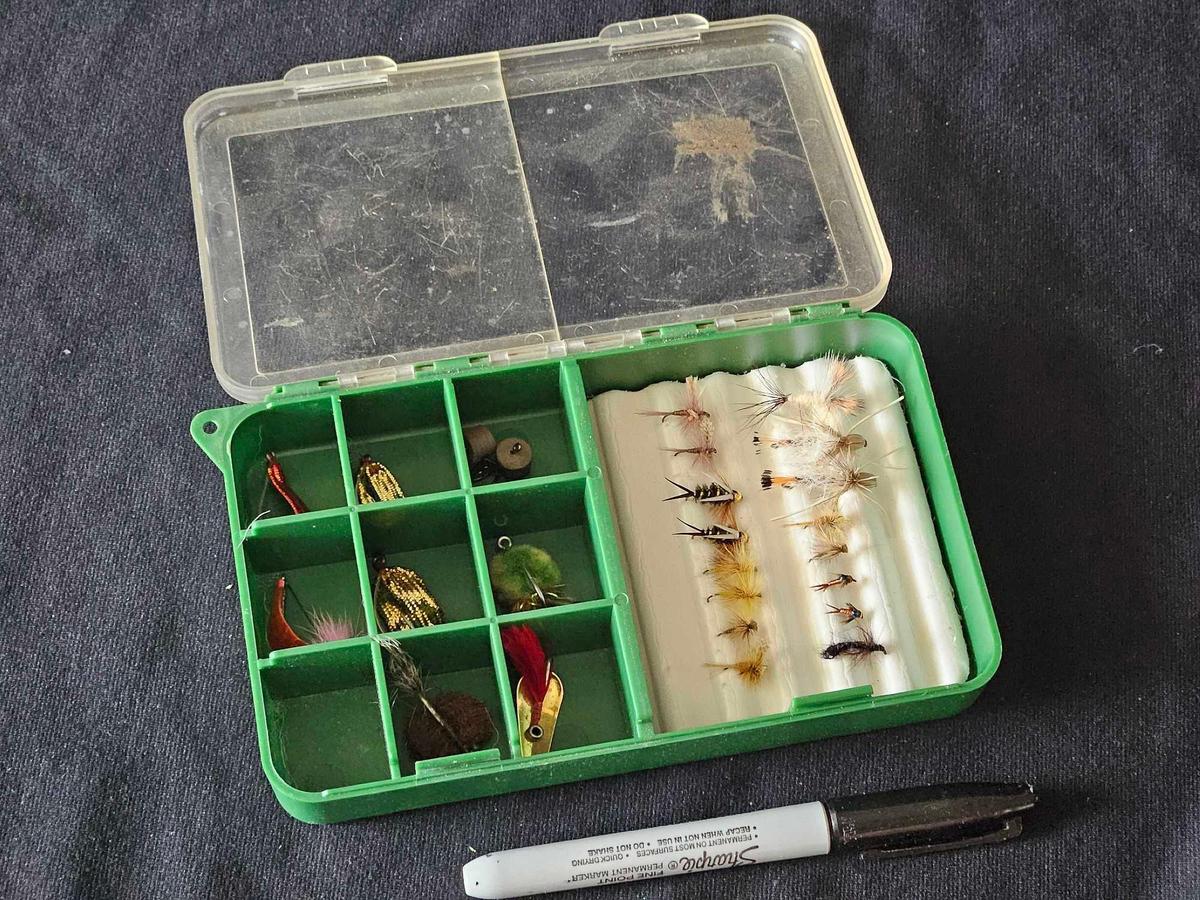 VINTAGE FLY FISHING BOX WITH VERY TINY FLIES PLUS