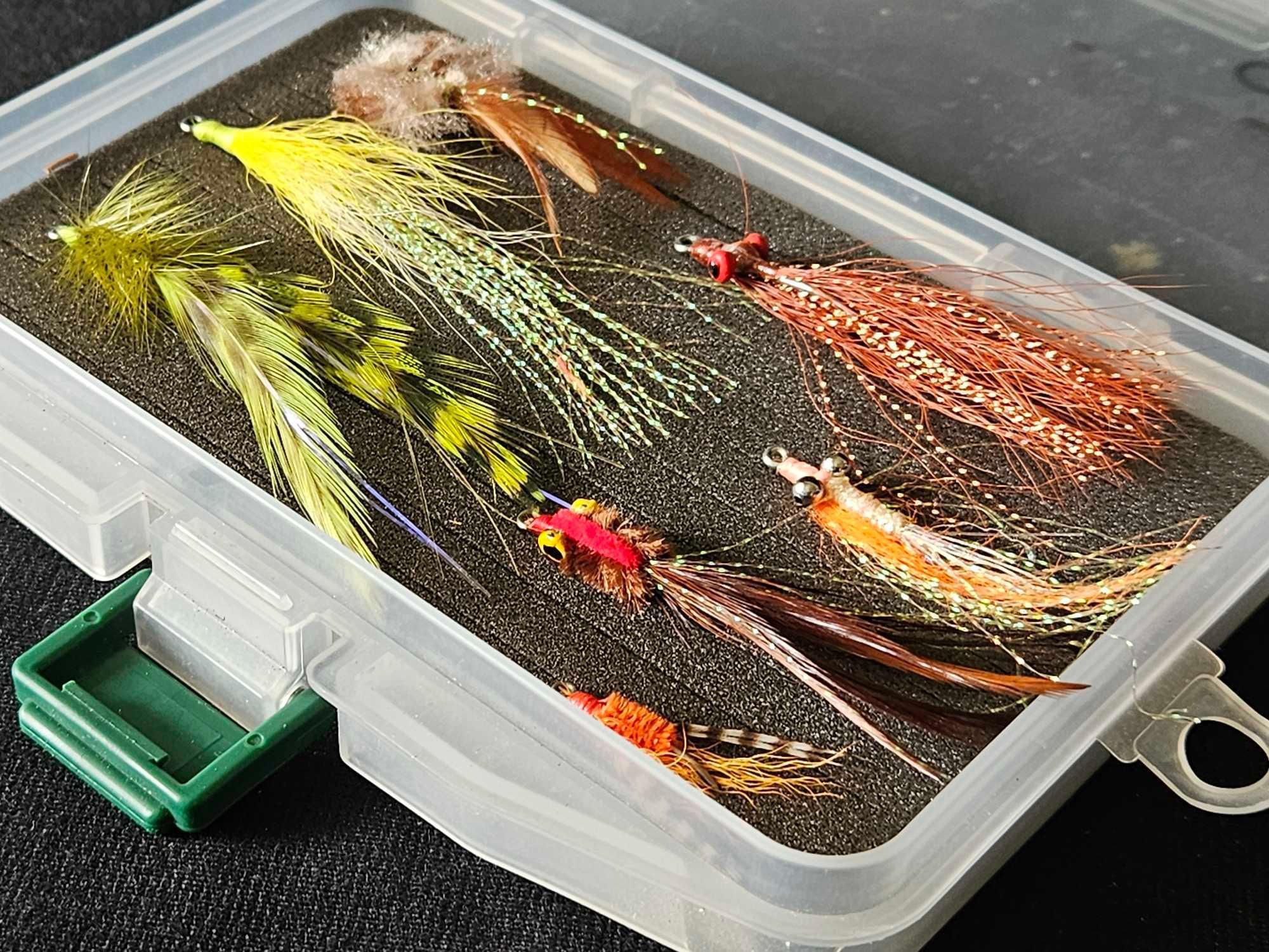 6 IN. ORVIS FLY FISHING BOX WITH 7 FLIES