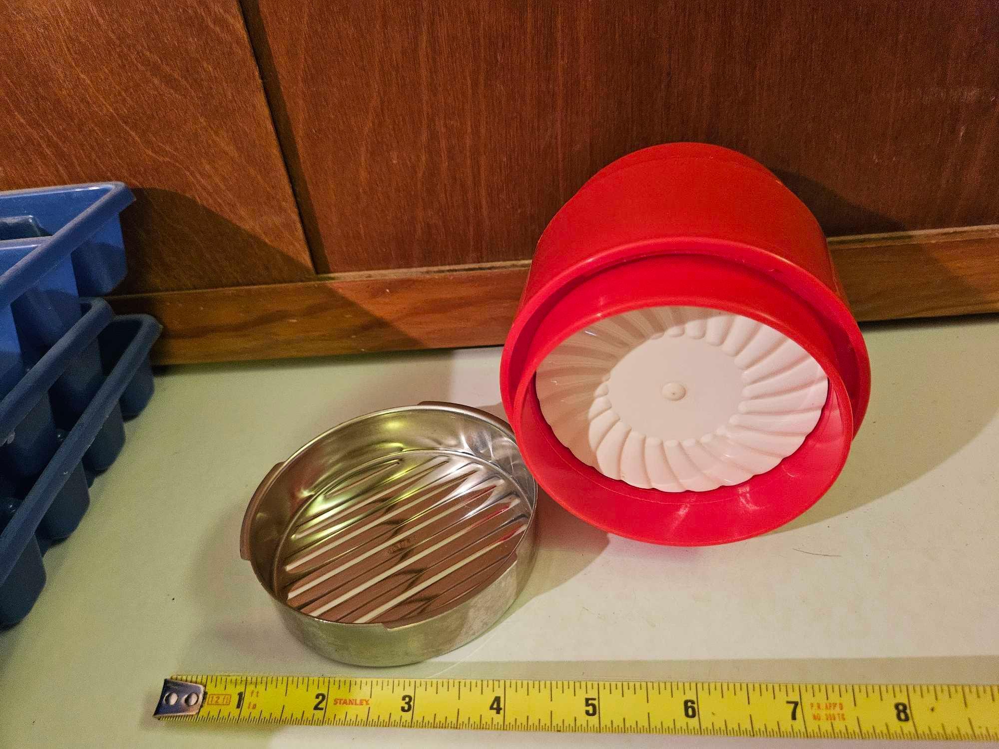 TUPPERWARE GROUPING, INCLUDING JELLO MOLDS, HAMBURGER, PRESSES, SCOOPS LARGE, PLUS