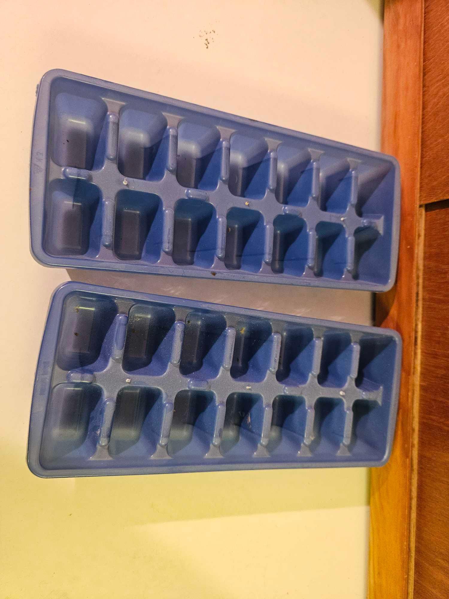 TUPPERWARE GROUPING, INCLUDING JELLO MOLDS, HAMBURGER, PRESSES, SCOOPS LARGE, PLUS