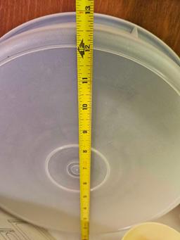 TUPPERWARE GROUPING, INCLUDING JELLO MOLDS, HAMBURGER, PRESSES, SCOOPS LARGE, PLUS