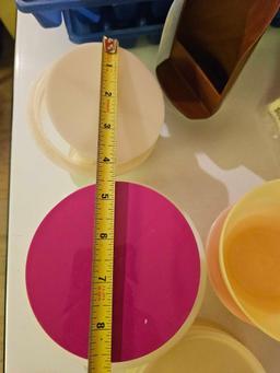 TUPPERWARE GROUPING, INCLUDING JELLO MOLDS, HAMBURGER, PRESSES, SCOOPS LARGE, PLUS