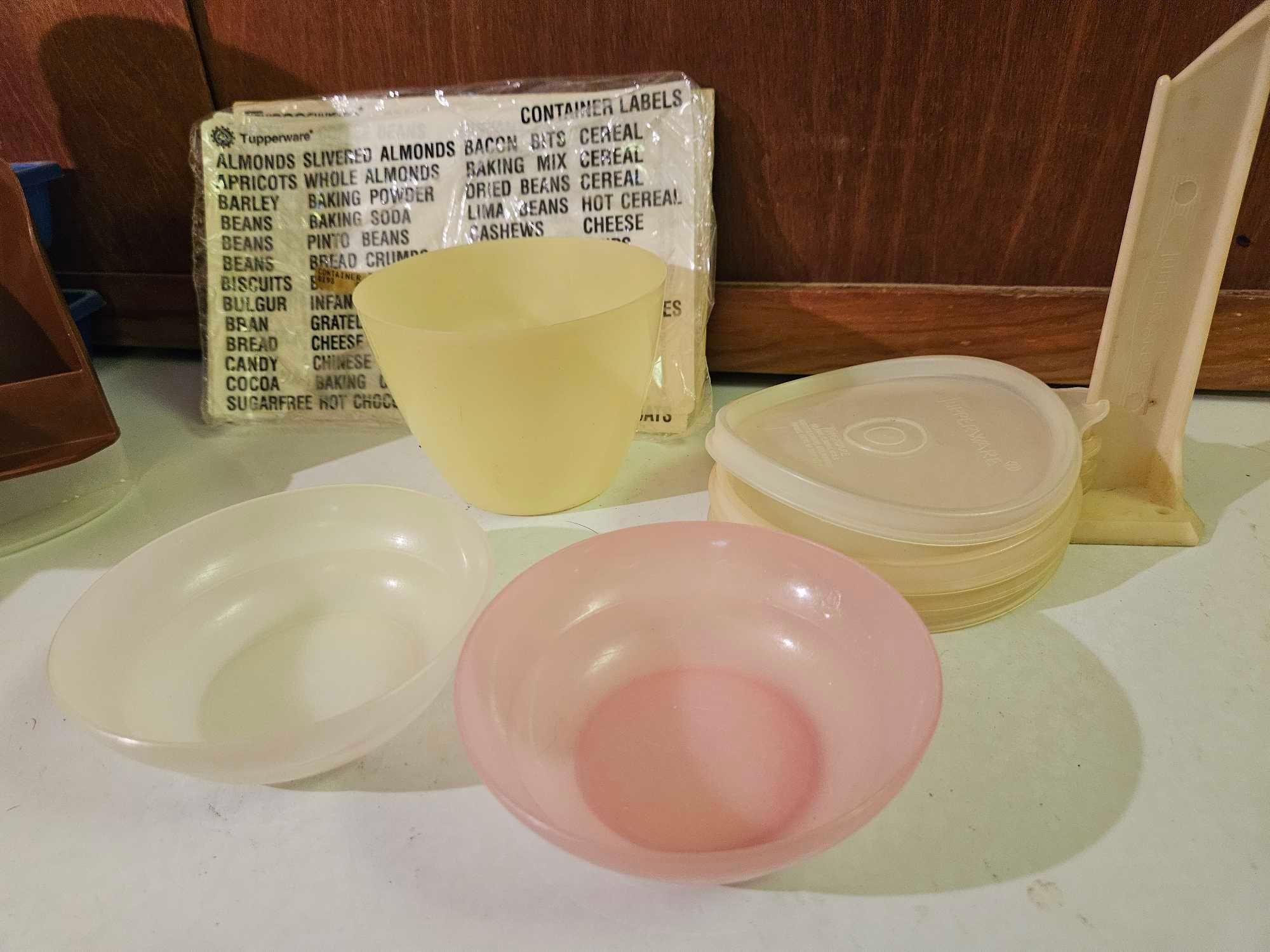 TUPPERWARE GROUPING, INCLUDING JELLO MOLDS, HAMBURGER, PRESSES, SCOOPS LARGE, PLUS