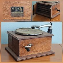Antique BERLINER GRAM-O-PHONE VICTOR TALKING MACHINE