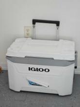 IGLOO 60 QT WHEELED COOLER