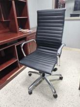 NICE! HIGH BACK EXECUTIVE OFFICE CHAIR