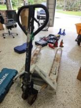 ROUGHNECK 4400 PALLET JACK