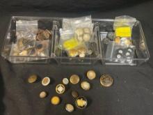 Vintage and antique buttons, primarily made of metal, Gold and Dark-tone