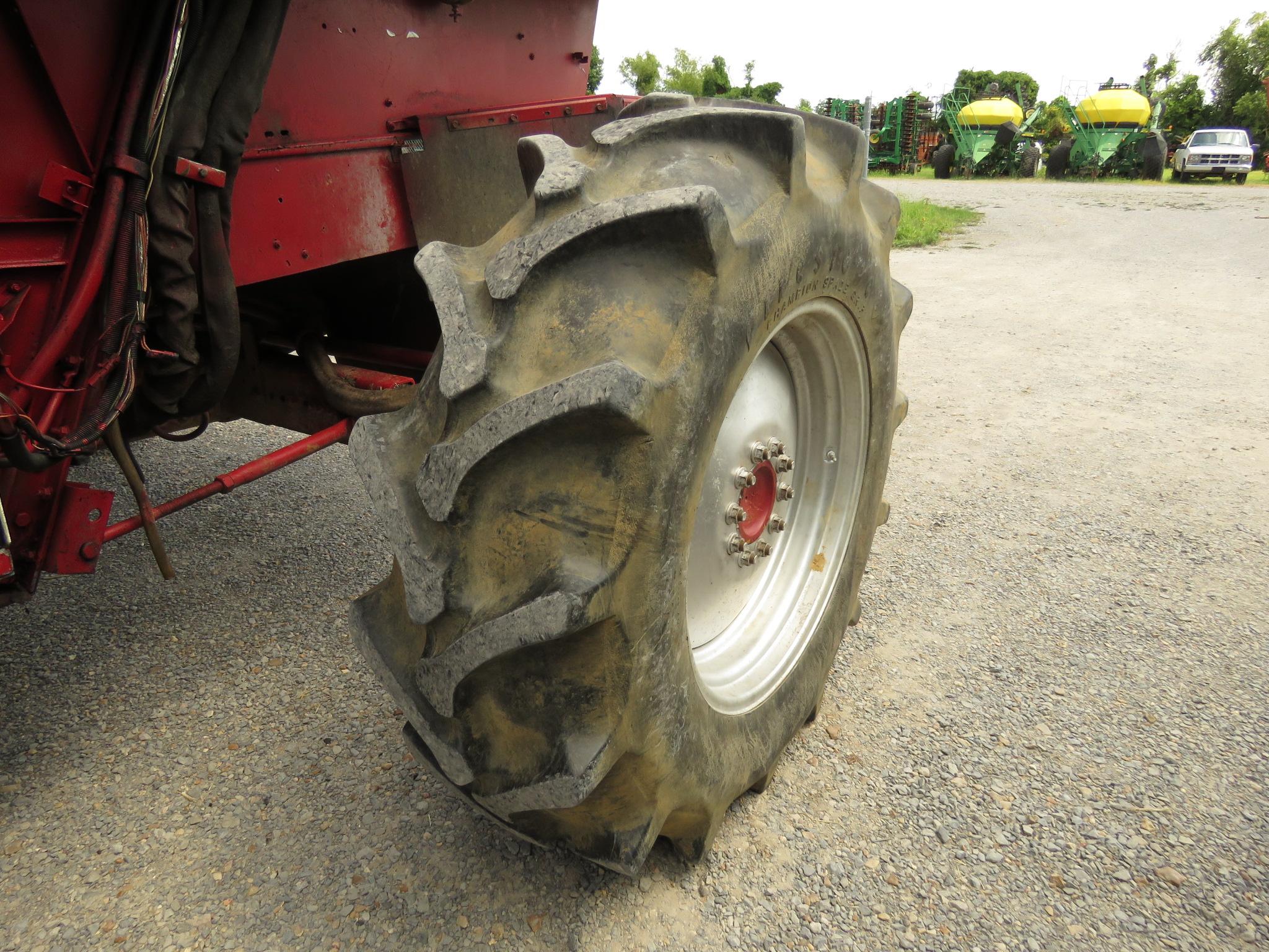 2188 Case IH, 900/65R32 R2, 18.4x30, SN JJC0195123