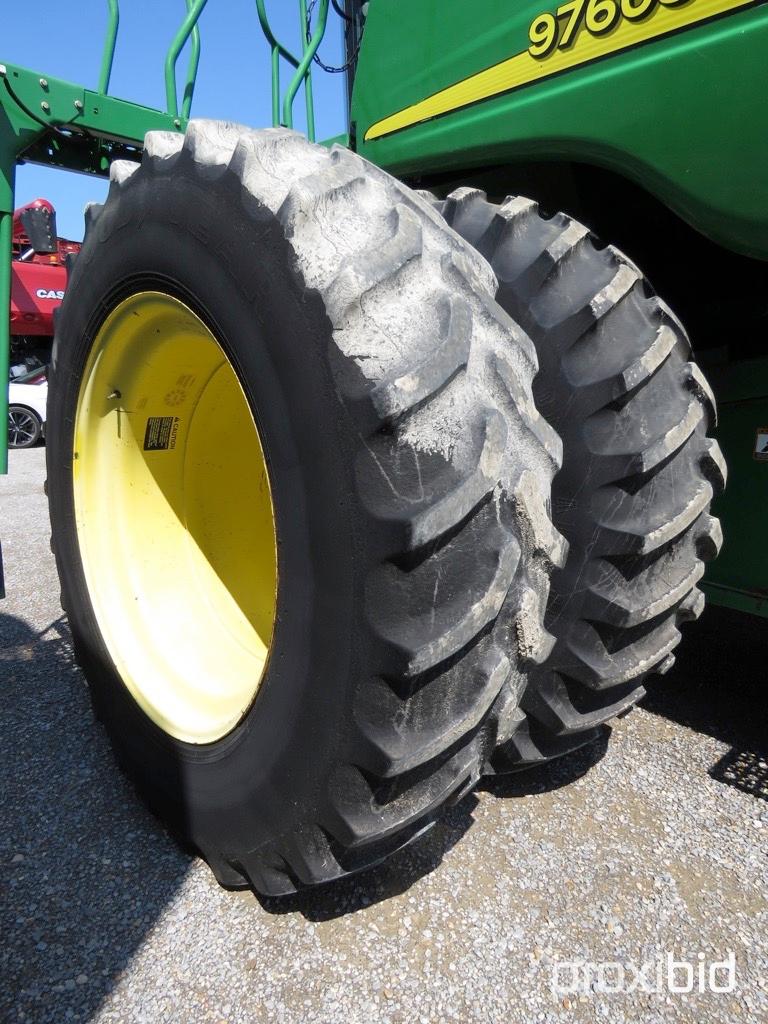 9760 STS John Deere Combine