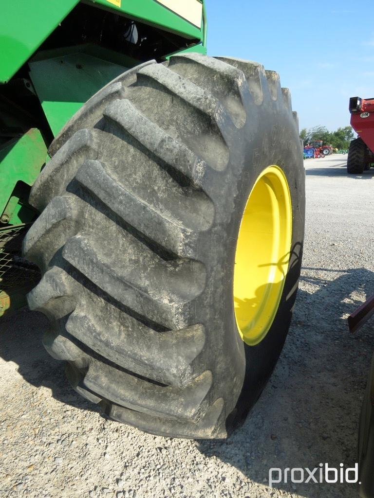 9500 John Deere Combine