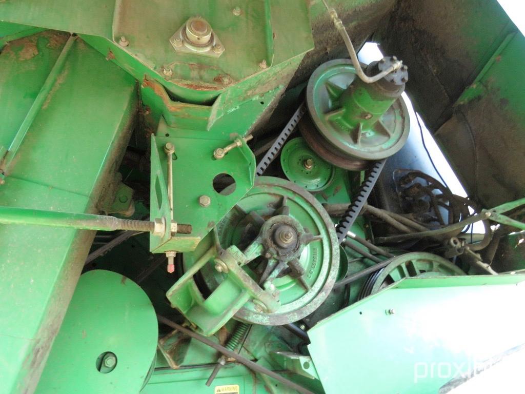 9500 John Deere Combine