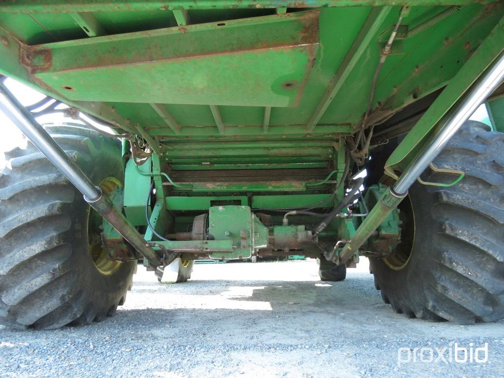 9500 John Deere Combine