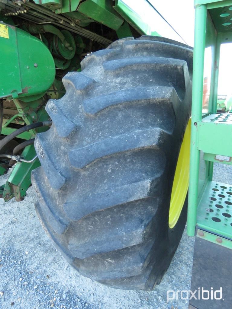 9500 John Deere Combine