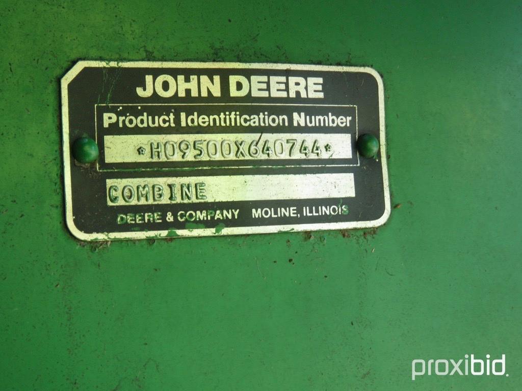 9500 John Deere Combine
