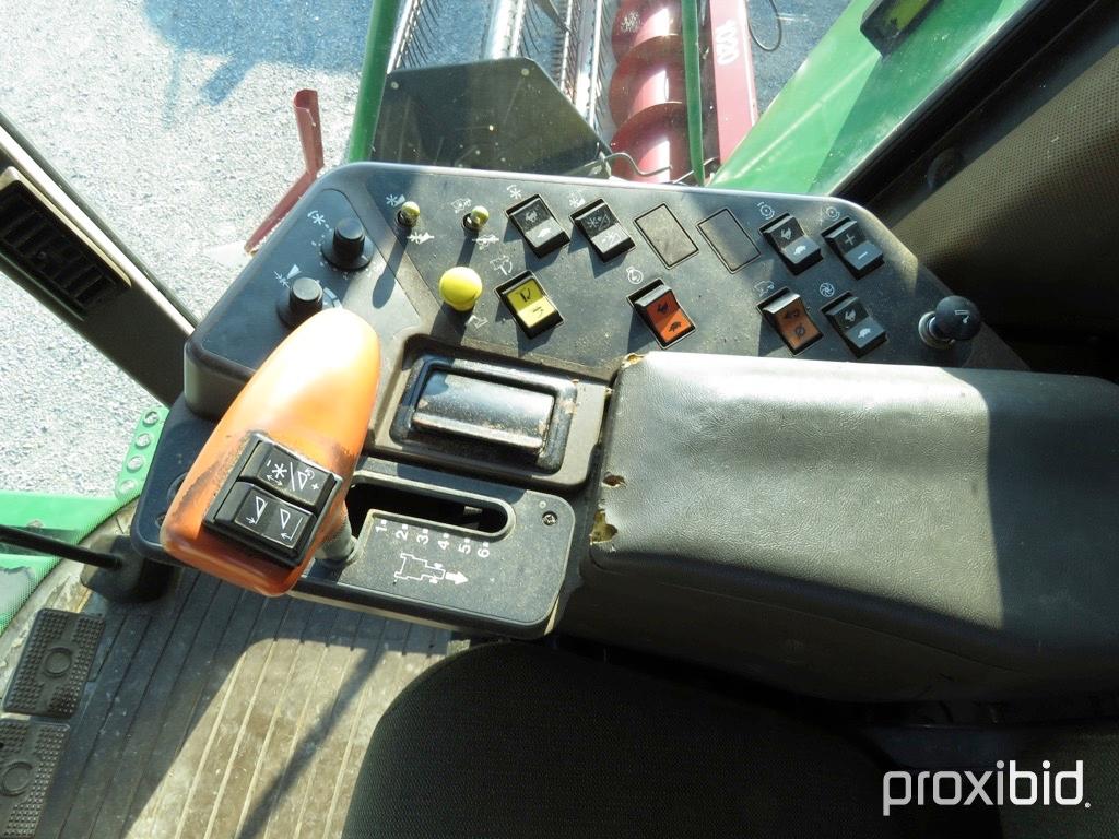 9500 John Deere Combine