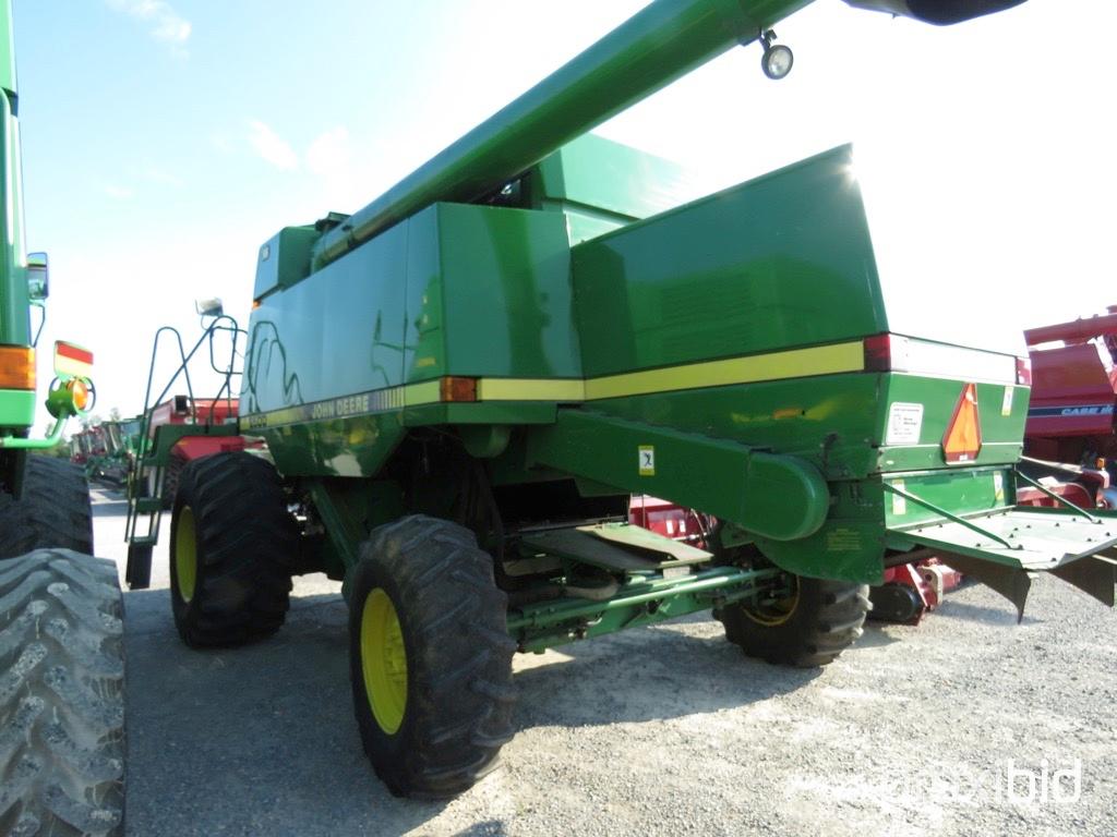 9500 John Deere Combine
