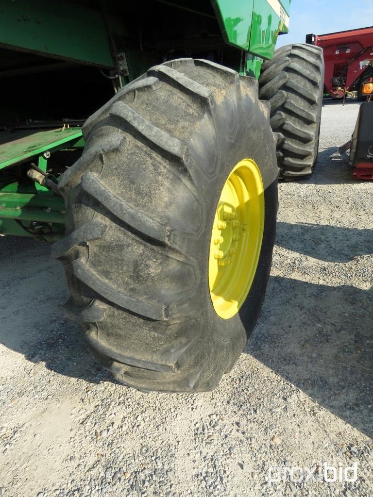 9500 John Deere Combine